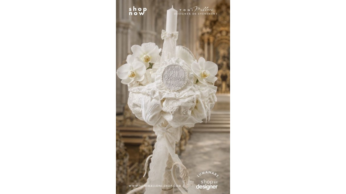 Lumânare Botez Fetiță cu Monogramă Brodată și Orhidee Phalaenopsis Model Elegant Personalizat 10